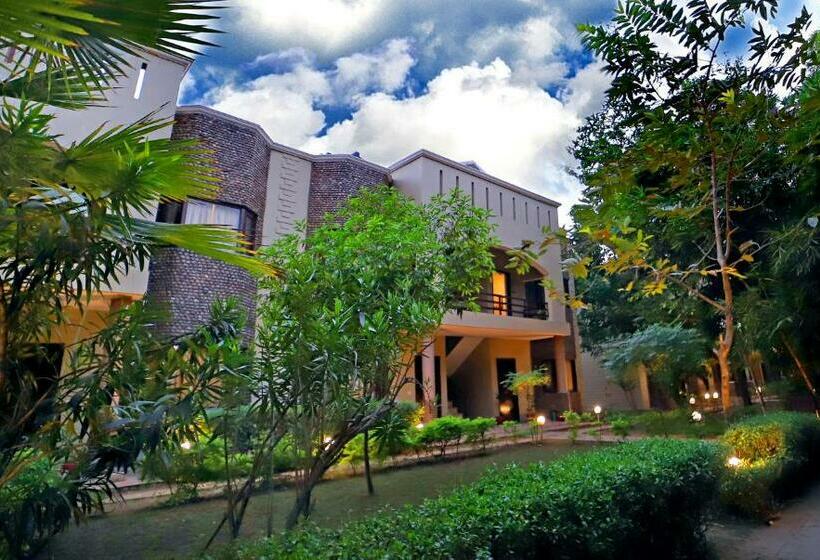 אתר נופש Corbett Tusker Trail