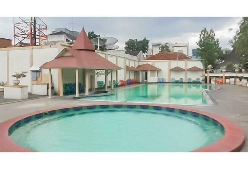 Urbanview Hotel Crown Tasikmalaya By Reddoorz