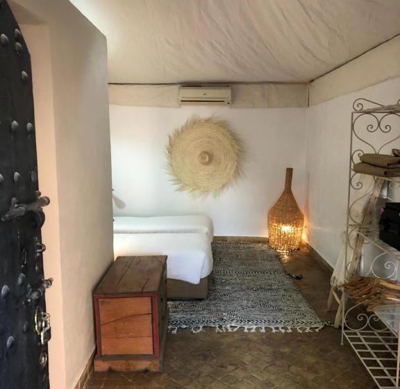 تختخواب و صبحانه Manzil La Tortue