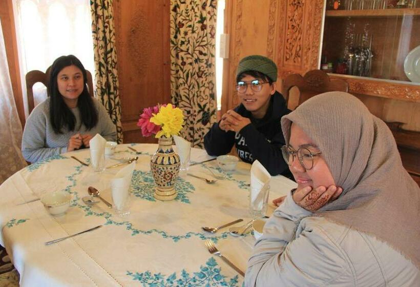 住宿加早餐 Umbrella Group Of House Boat