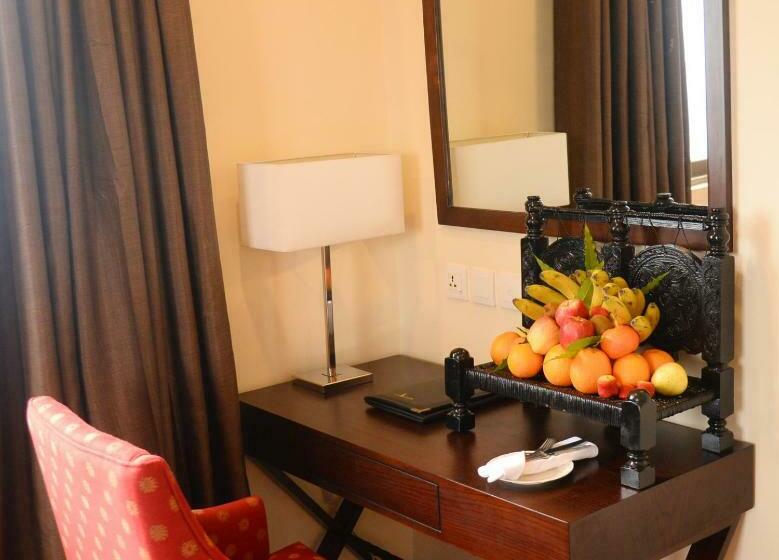 هتل Avari Xpress Gulberg