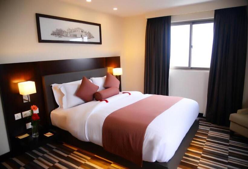 هتل Avari Xpress Gulberg