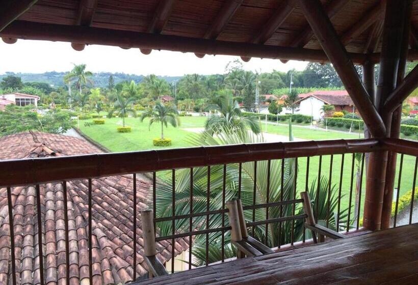 호텔 Campestre Los Tucanes