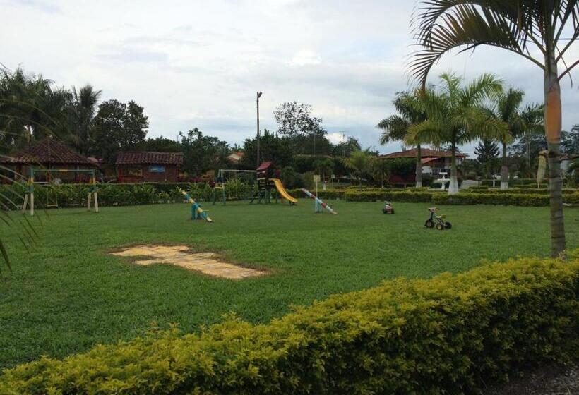 호텔 Campestre Los Tucanes