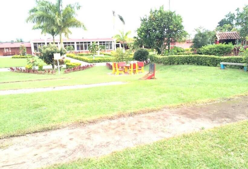 호텔 Campestre Los Tucanes