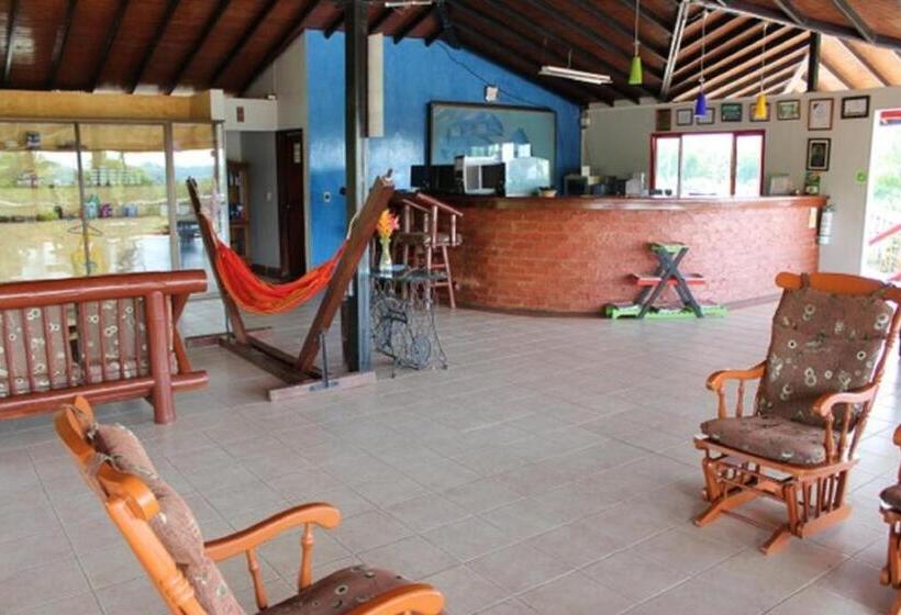 호텔 Campestre Los Tucanes