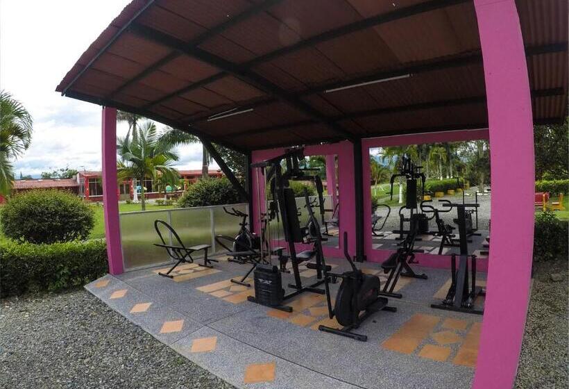 호텔 Campestre Los Tucanes