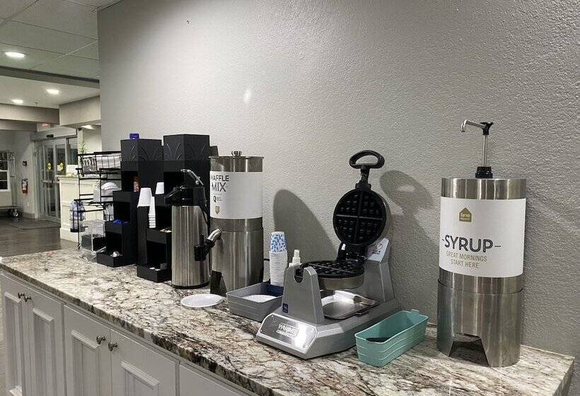 Отель Crystal Inn