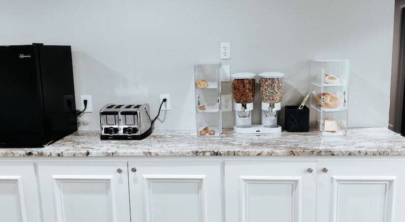 Отель Crystal Inn