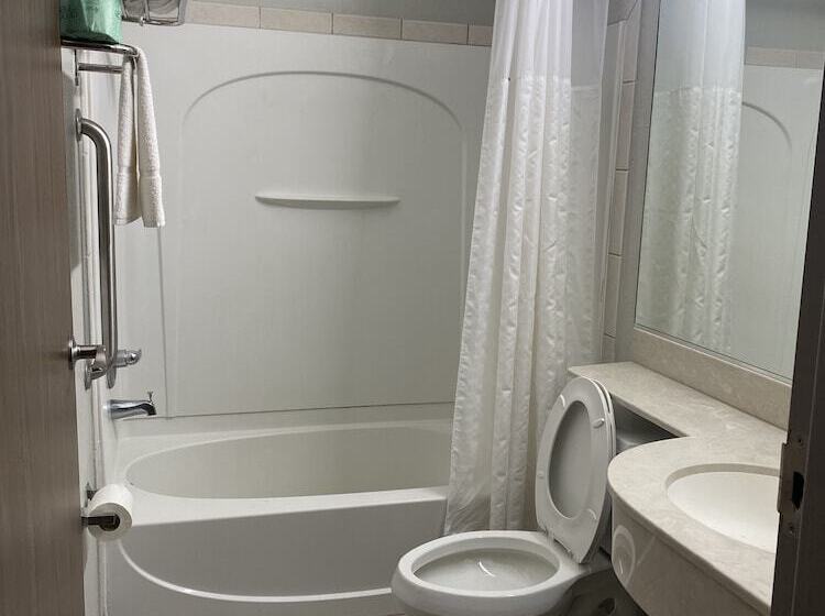 Отель Crystal Inn