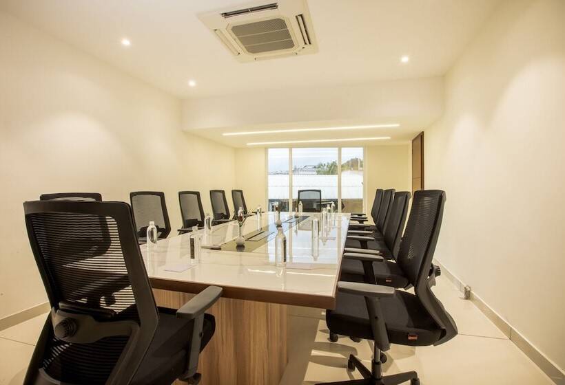 호텔 Royal Plaza Suites By Rak Rooms