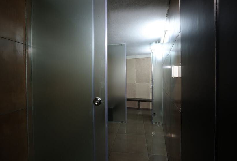 호텔 Royal Plaza Suites By Rak Rooms