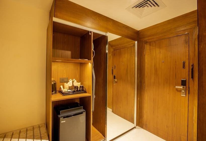 호텔 Royal Plaza Suites By Rak Rooms