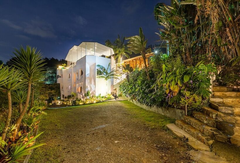 فندق The Icon Resort