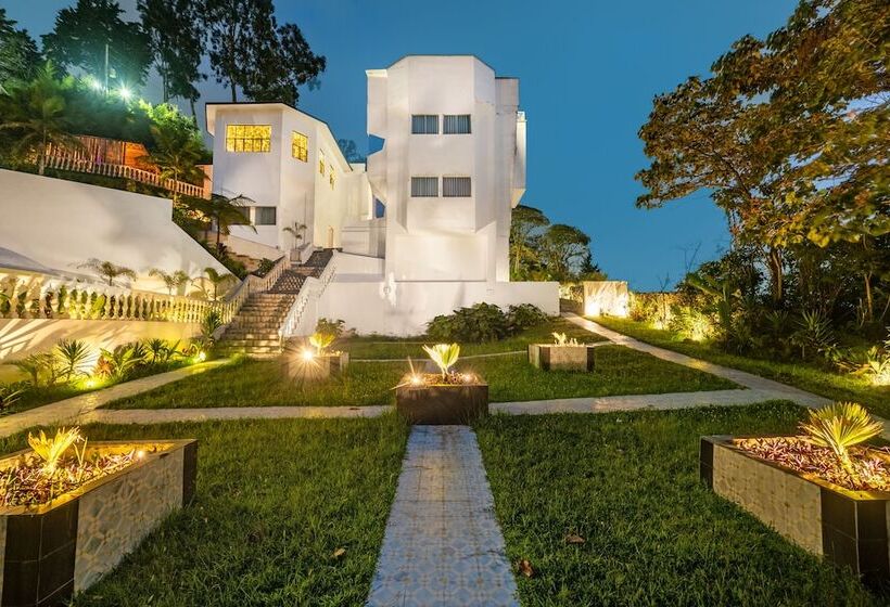 فندق The Icon Resort