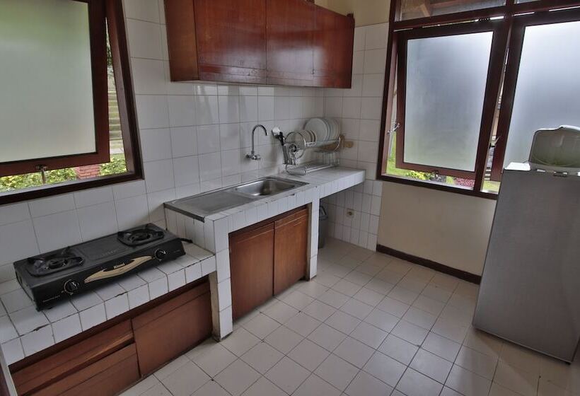 Szálloda The Jayakarta Cisarua