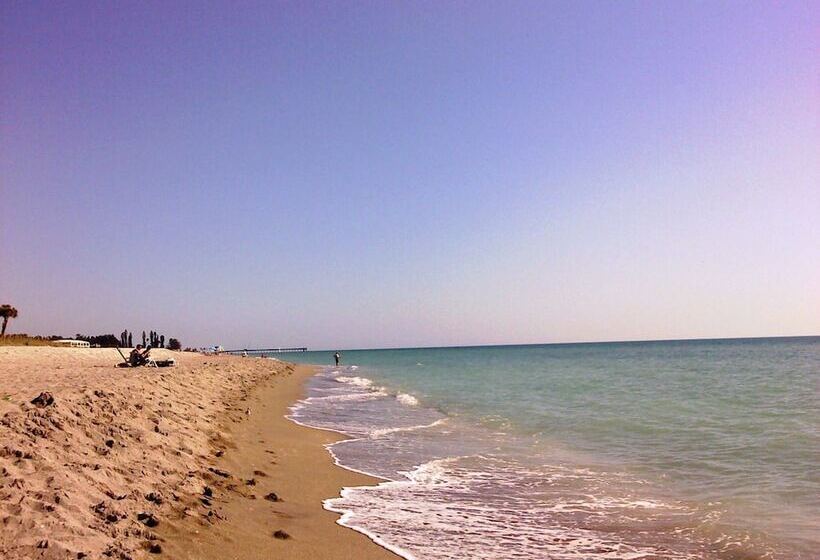 Отель Venice Villas On The Beach