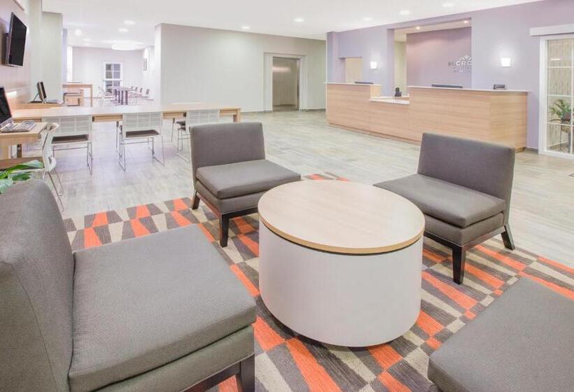 Microtel Inn & Suites By Wyndham Cuauhtemoc Campos Menonitas