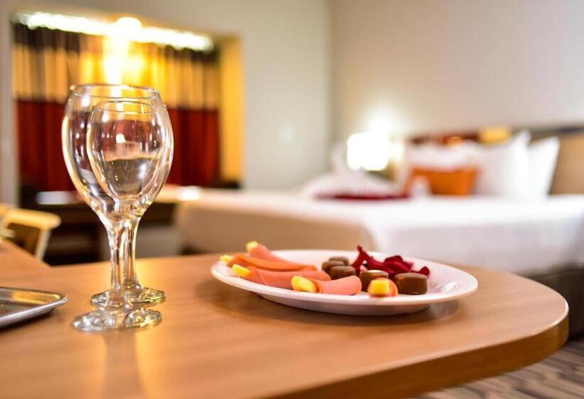 Microtel Inn & Suites By Wyndham Cuauhtemoc Campos Menonitas