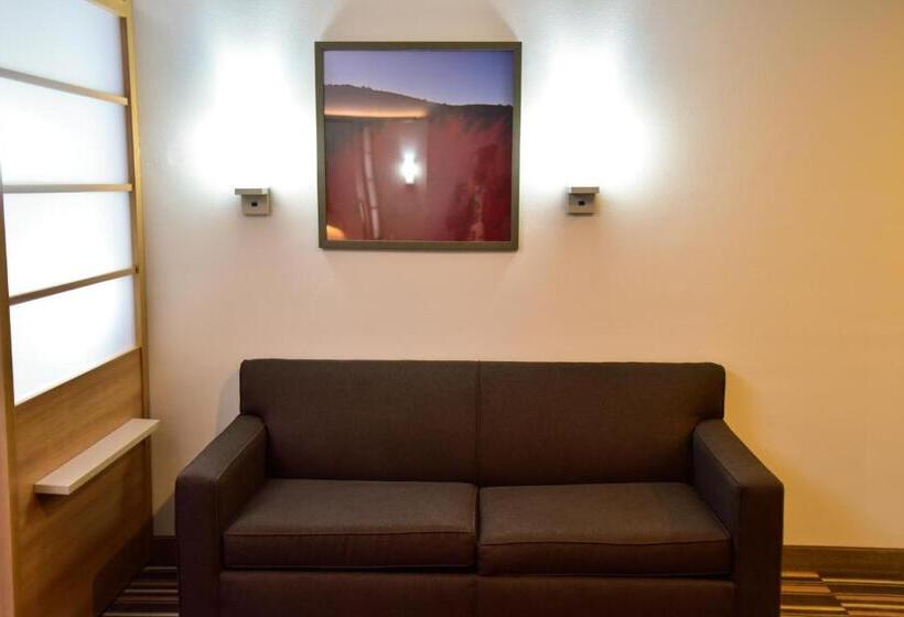 Microtel Inn & Suites By Wyndham Cuauhtemoc Campos Menonitas