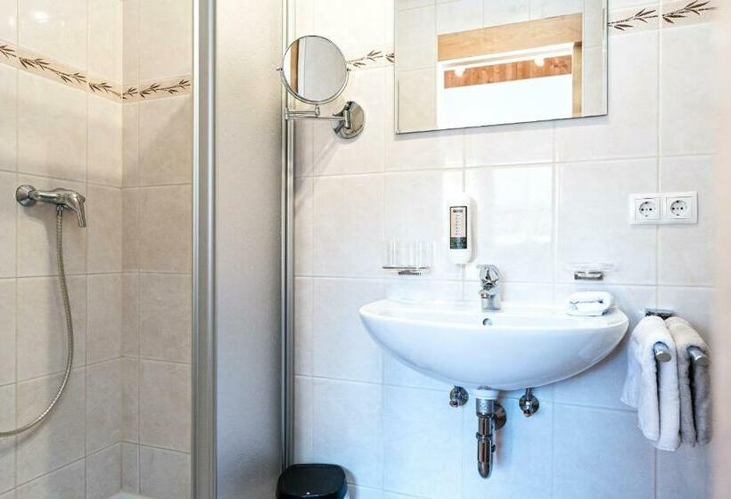 פנסיון Apart Garni Astrada