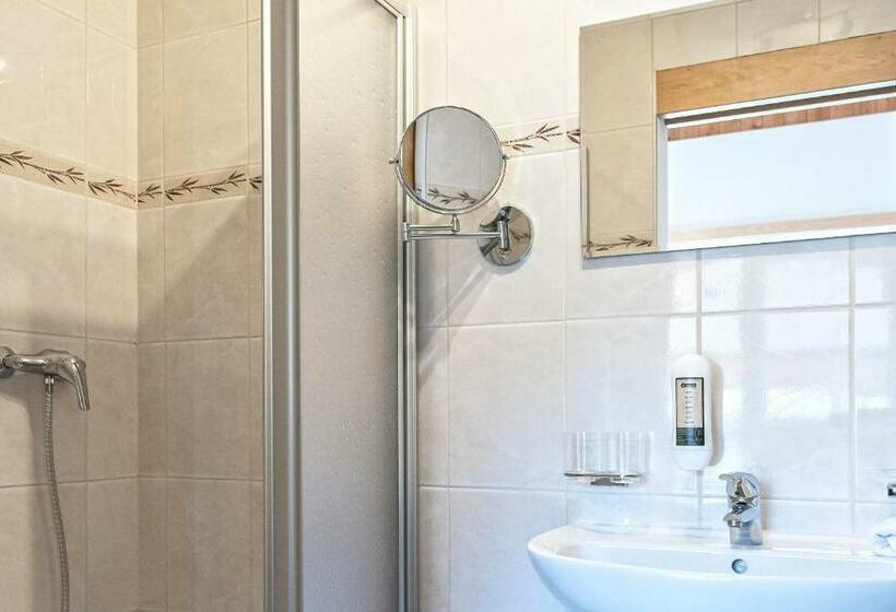 פנסיון Apart Garni Astrada