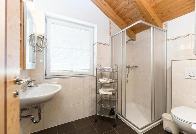 פנסיון Apart Garni Astrada