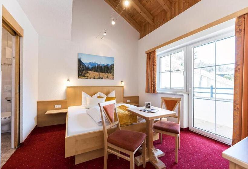 פנסיון Apart Garni Astrada