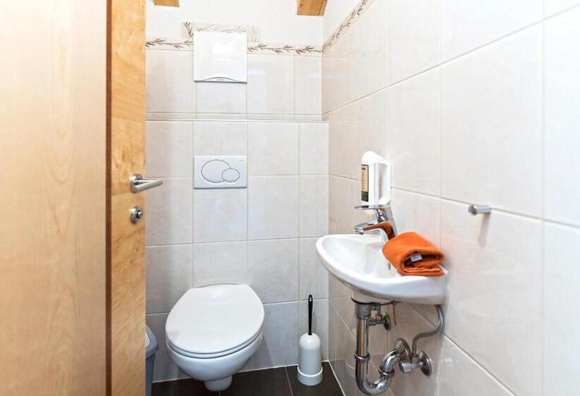 פנסיון Apart Garni Astrada