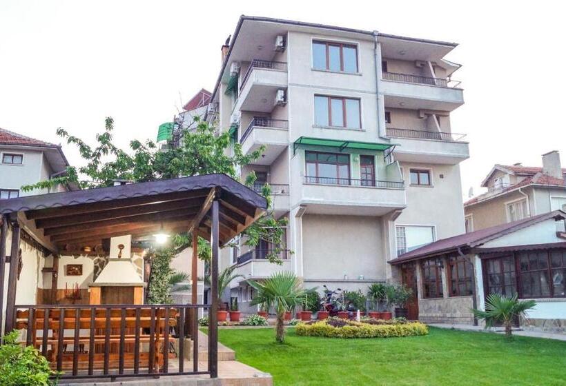 פנסיון Chrystal Guest House