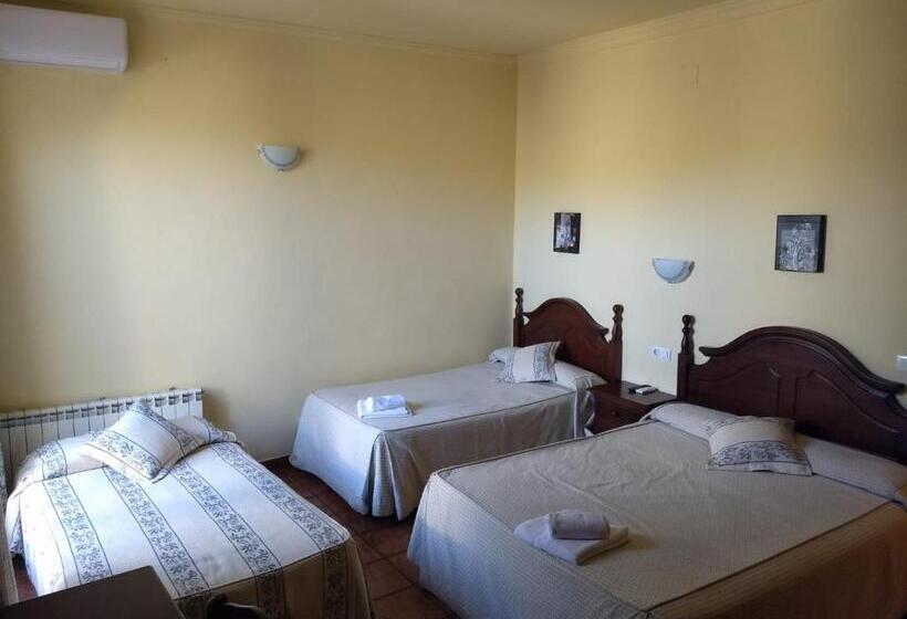 بنسيون Hostal Nicol's