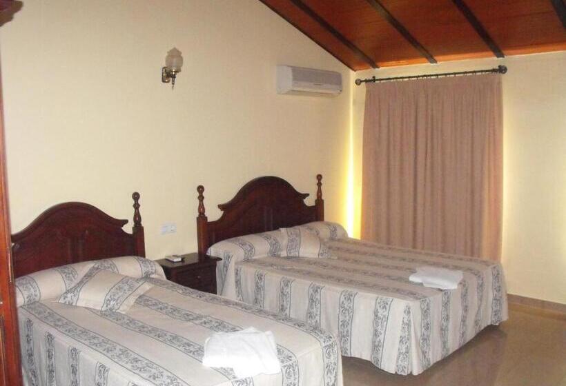 بنسيون Hostal Nicol's