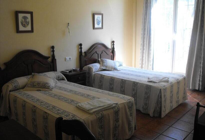 بنسيون Hostal Nicol's