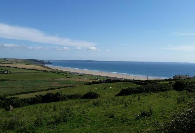 פנסיון Newgale Lodge