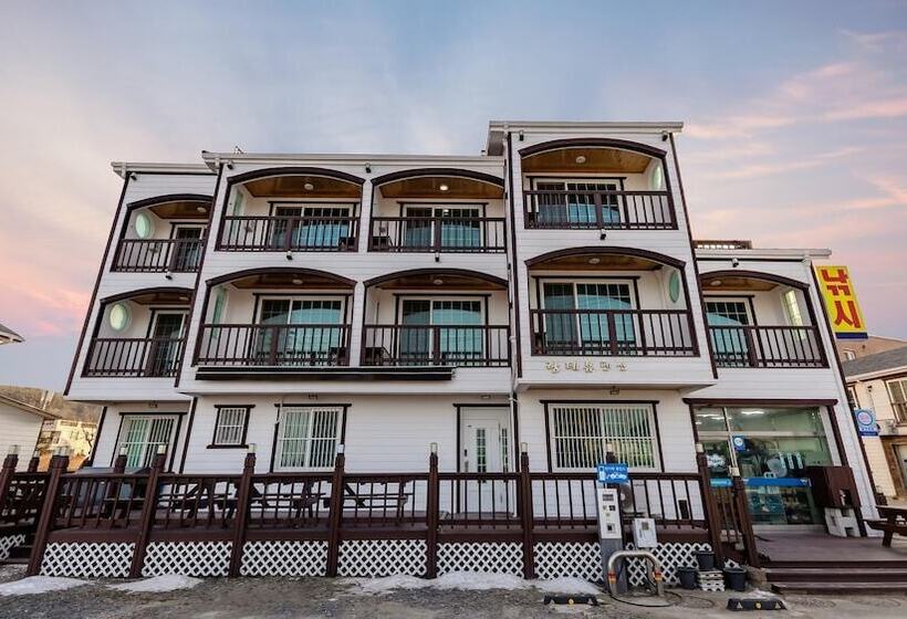 Taean Hagampo Rendezvous Pension