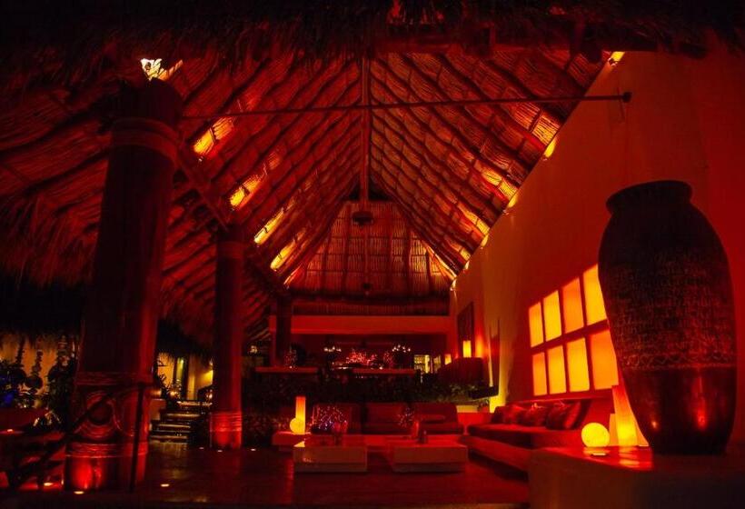 Tentaciones Hotel & Lounge Pool Adults Only