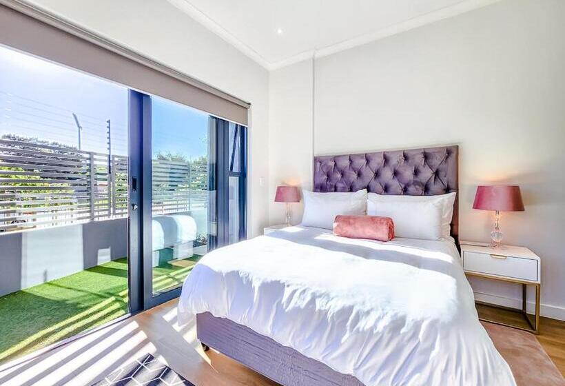 #001 Newlands Peak   Elegance