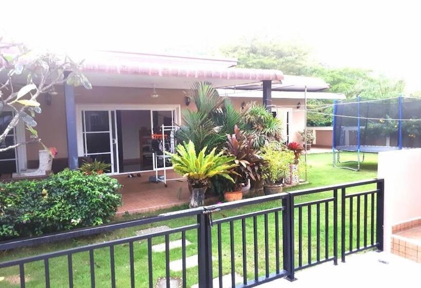 4 Palms Resort