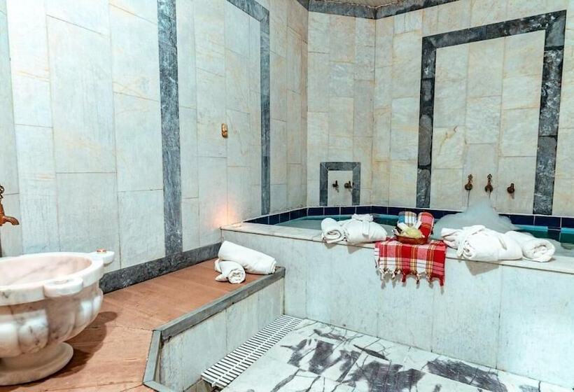 ベッドアンドブレックファースト Queen Thermal Resort Hotel & Spa