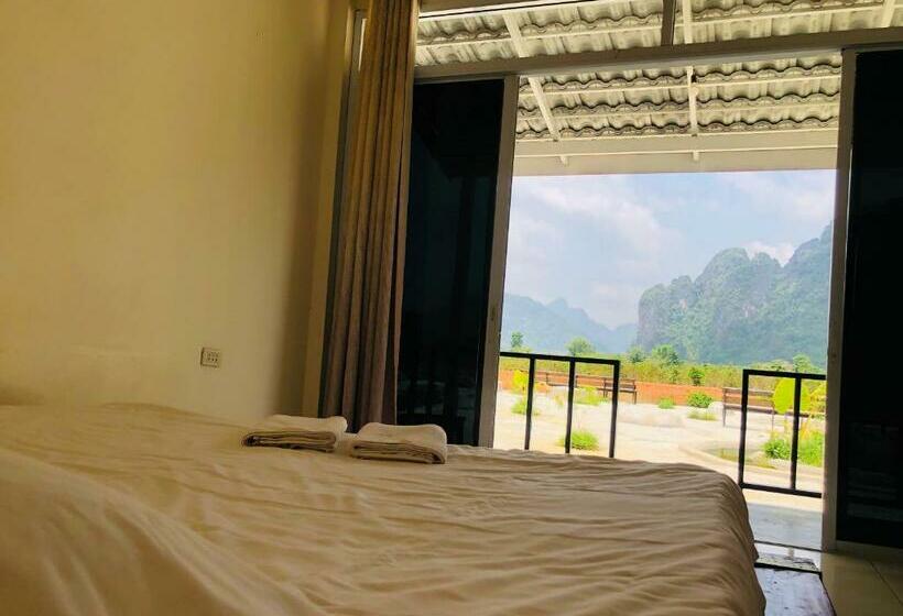 בית מלון כפרי Jungle Paradise Vangvieng   Bungalows