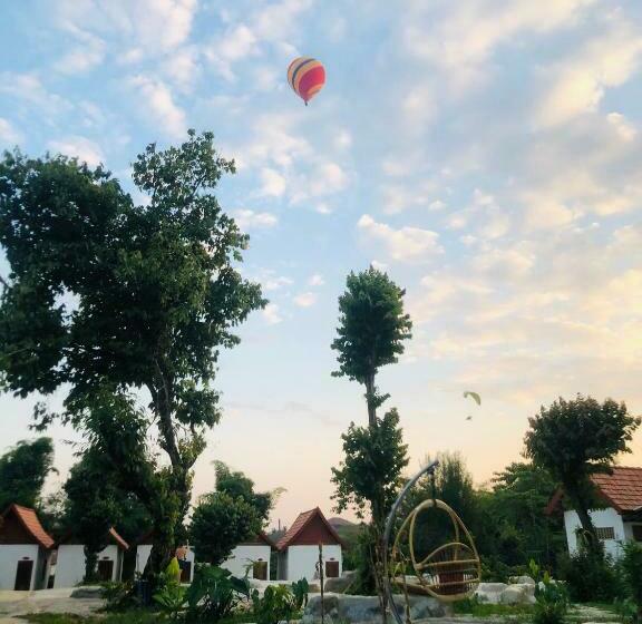 בית מלון כפרי Jungle Paradise Vangvieng   Bungalows