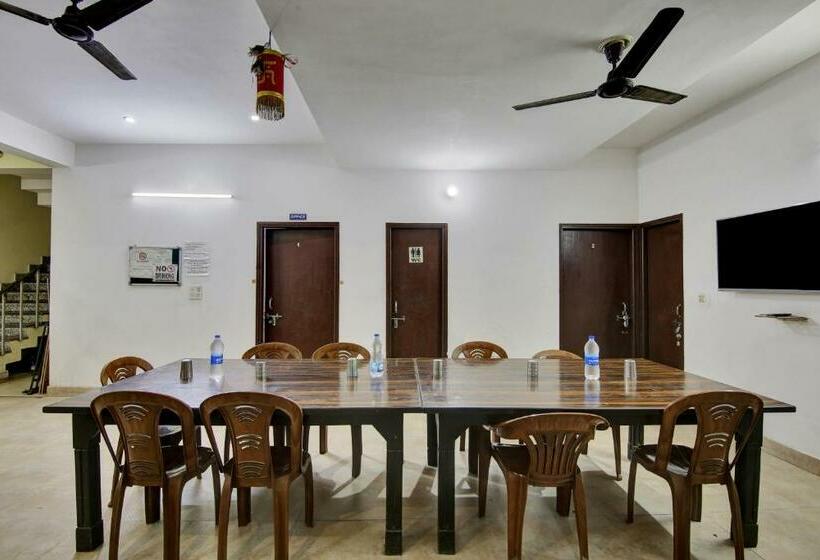 Отель Oyo Flagship 7230  City Inn