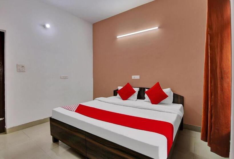 Отель Oyo Flagship 7230  City Inn