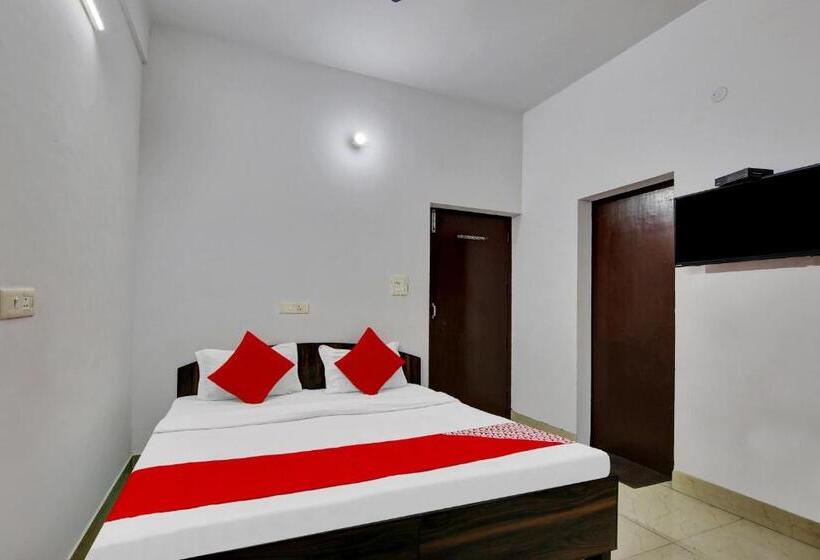 Отель Oyo Flagship 7230  City Inn