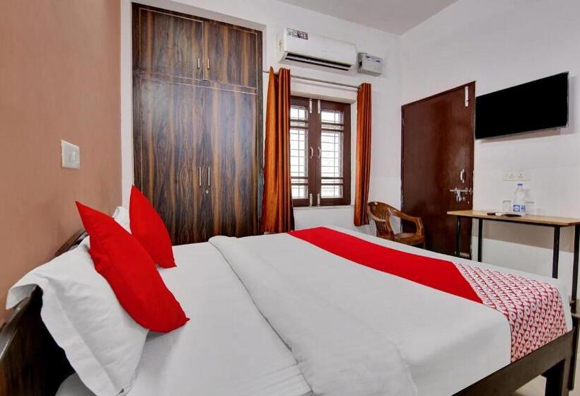 Отель Oyo Flagship 7230  City Inn