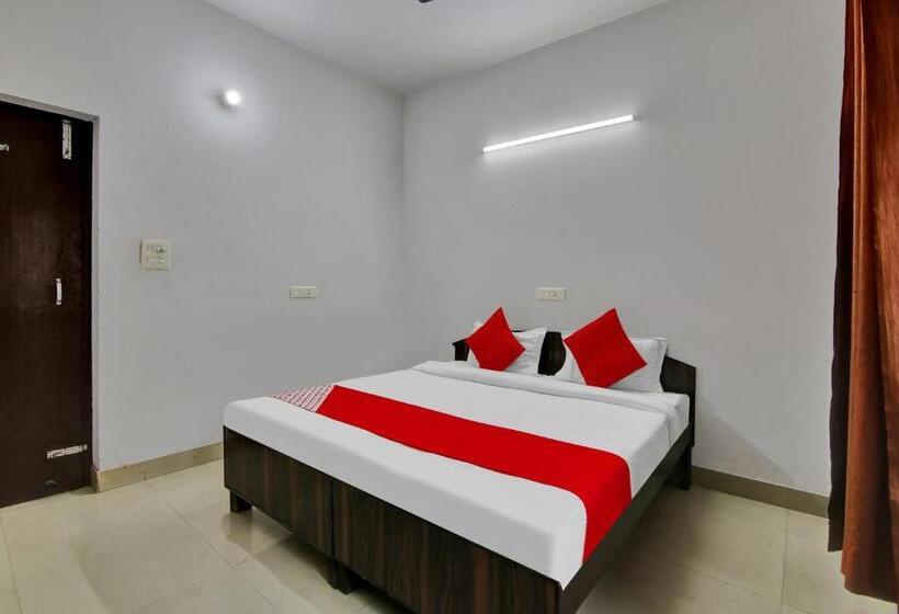 Отель Oyo Flagship 7230  City Inn