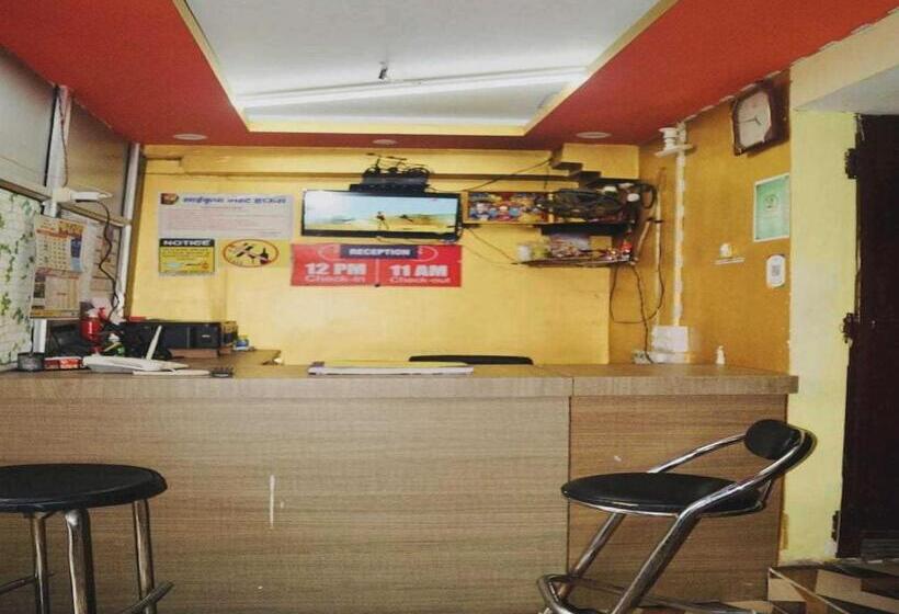 בית מלון כפרי Oyo Flagship 81203 Sai Kripa Guest House