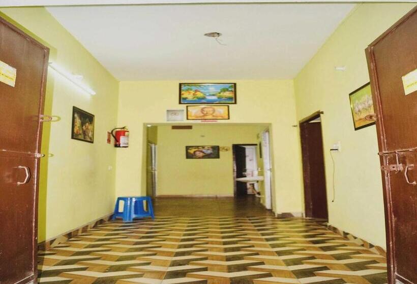 בית מלון כפרי Oyo Flagship 81203 Sai Kripa Guest House