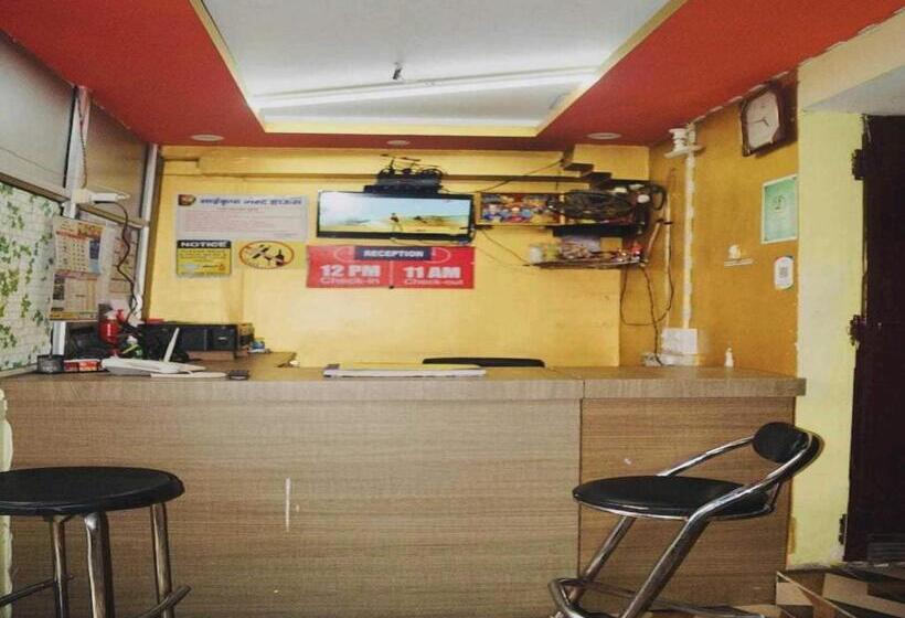 בית מלון כפרי Oyo Flagship 81203 Sai Kripa Guest House