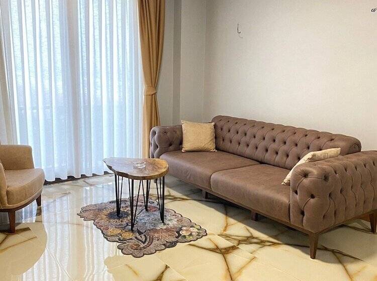 酒店 The Second House